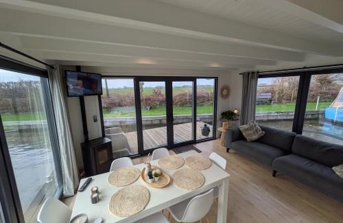 Rooversbroek Boat Rental | Surla houseboat Hangloose Kagerplassen