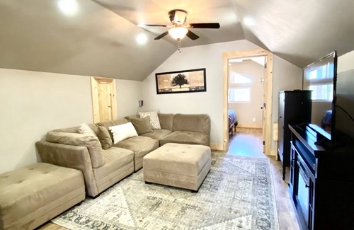 Duck Creek Village Cabin | Surround Yourself with 2.5 Acres of Private Mountain Escape - 1 Bed/1.5 Bath