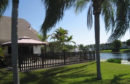 Cypress Lake House | Surround Yourself with Wildlife on Lake McGregor