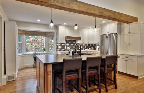 East Haven  Rutland County House | Susan Lane Hideaway: 4BR/3.5BA Renovated Home. Close to skiing and town.