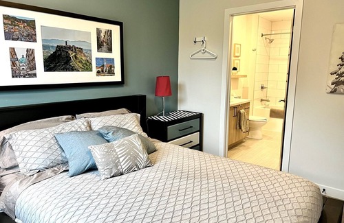 Sutton Condo | SUTTON-CONDO modern with Patio in the Heart of the Village