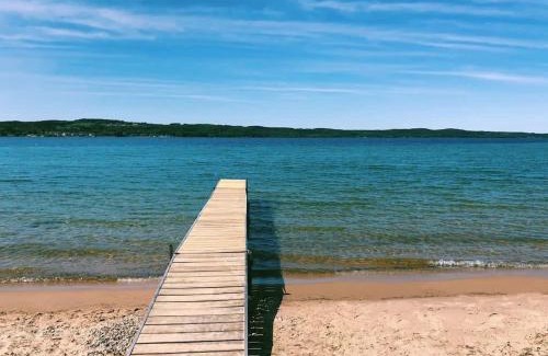Suttons Bay House | Suttons Bay Beach House Private Beachfront