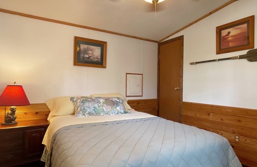 Chiefland Cabin | Suwannee Cottages at the Gulf cabin 2, Free Trailer Parking, Private Fishing Lot