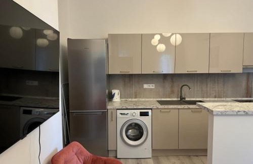 Orszagut Apartment | Suzannah Apartment by the Danube