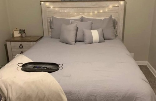 Ponca City House | Suzanne's Cheerful 2 Bedroom in Ponca City WiFi