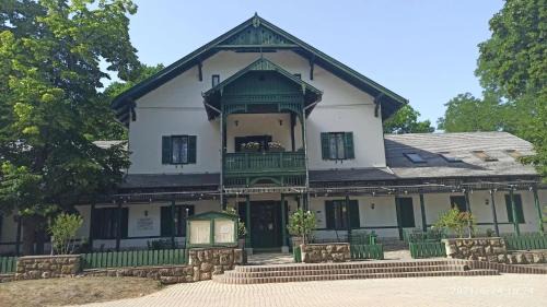 Sostogyogyfurdo Bed & Breakfast | Svájci Lak Panzió