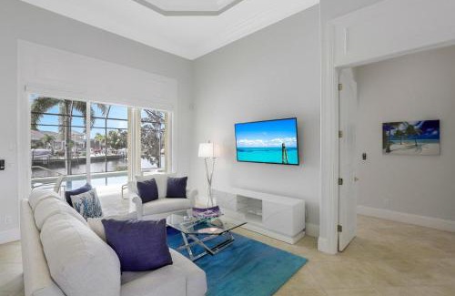 Marco Island House | SW exposure home on wide canal with pool and spa