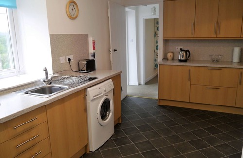 Dalbeattie Cottage | Swallow Cottage - a cottage that sleeps 6 guests in 3 bedrooms