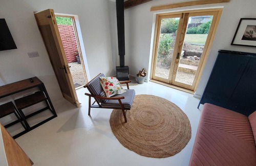 Faversham Apartment | Swallow Studio - Private rural retreat with expansive garden
