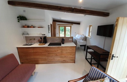 Faversham Apartment | Swallow Studio - Private rural retreat with expansive garden