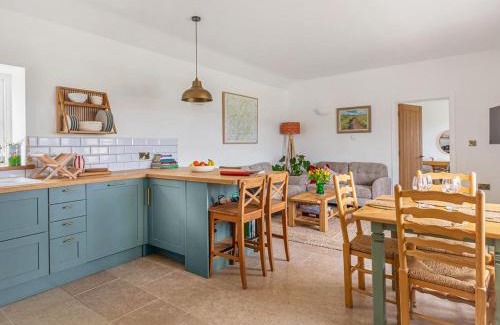 Stalisfield House | Swallow - Uk50155