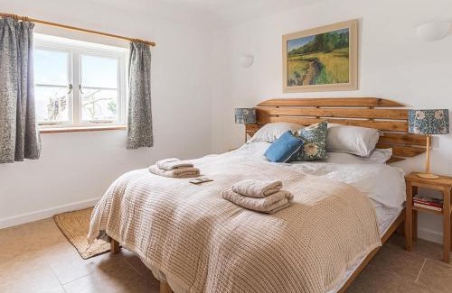 Stalisfield House | Swallow - Uk50155