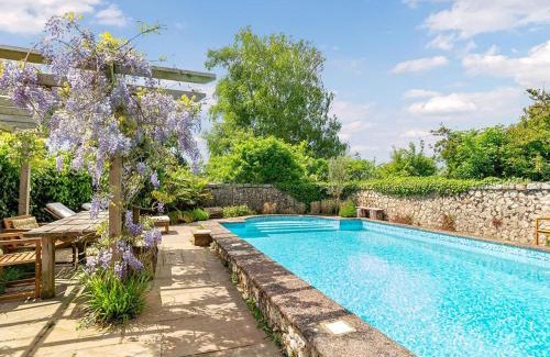 Stalisfield House | Swallow - Uk50155