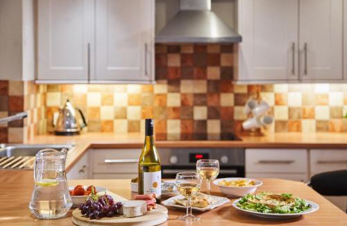 Heligan Apartment | Swallows End - Apartment with hot tub, sauna and pool (Dartmoor)