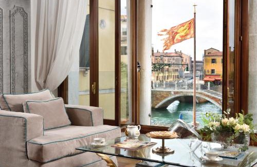 Santa Croce Apartment | Swan DolceVita Prestige Stay - Canal View & Exclusive Experience