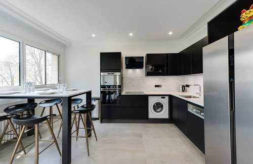 Annecy Old Town Apartment | Swan Lake - Design apartment facing Lake Annecy