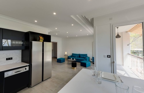 Annecy Old Town Apartment | Swan Lake - Design apartment facing Lake Annecy
