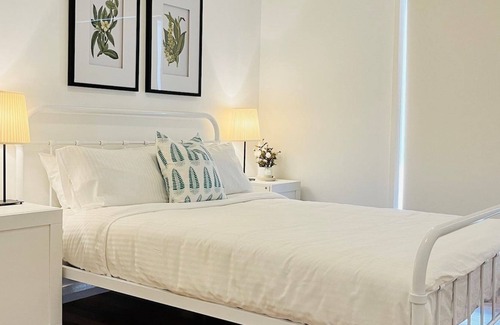 Charmhaven House | Swan Lake House - Waterfront Home