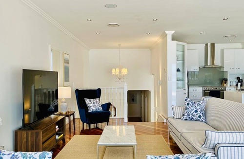 Charmhaven House | Swan Lake House - Waterfront Home