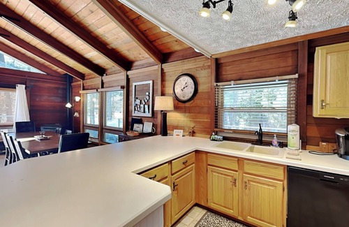 North Glade Hills House | Swan's Nest | Lakefront with Private Dock & Game Room!