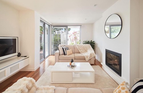 Geelong House | Swanston Sands - Sophisticated Comfort by the Beach