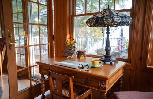 Spicer House | Swedish Stuga Lakeside on Green Lake