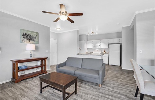 Seven Hills Condo | Sweeeeet Condo! Pools, gym & more. Covered ParkingnSeven Hills/Anthem area