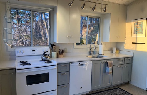 Port Sheldon House | Sweeping LakeMI Views, Steps to Wide Sandy Beach, Sleeps 9+ or 18 w/Bonus Suites