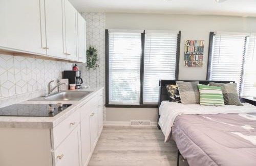 Bowling Green House | Sweet 1BR 1BA 5 min to lake 20 min to downtown CLT