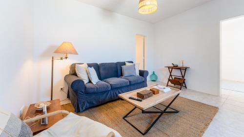 Espiche House | Sweet 2 BDR House With Patio by LovelyStay
