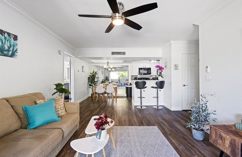 Paradise Valley Village Condo | Sweet 2nd Floor Condo in FANTASTIC location SUPER close to SOOOOO much!