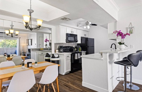 Paradise Valley Village Condo | Sweet 2nd Floor Condo in FANTASTIC location SUPER close to SOOOOO much!