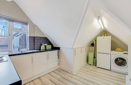 Golders Green House | Sweet and Lovely 2BR with Free Parking