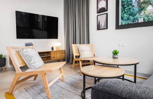 Ra'ananna Apartment | Sweet and rural home in Ra’anana