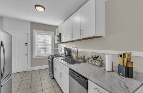 South Hyde Park Apartment | Sweet and Saucy Kansas City