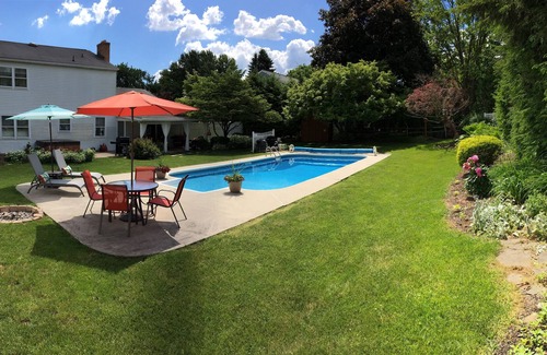 Palmyra House | Sweet Backyard Oasis!