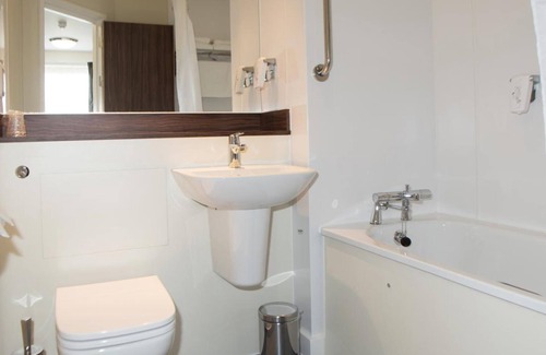 Dunfermline Hotel | Sweet Chestnut, Dunfermline by Marston's Inns