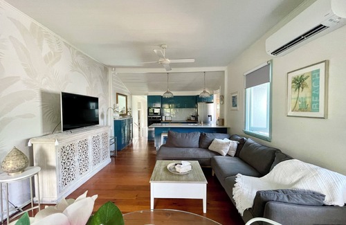 Palm Cove Cottage | Sweet Creek Cottage, Palm Cove, 200m to Beach, Heated Pool, Pets