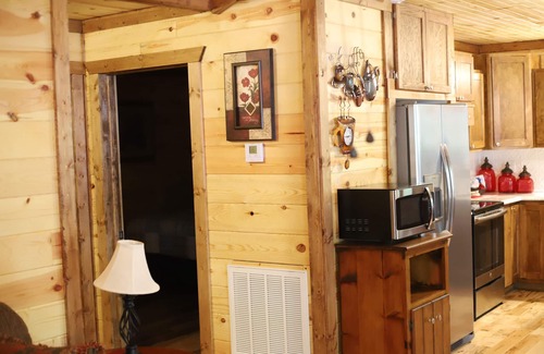 Mentone Cabin | "Sweet Dreams" - Near Mentone and Desoto State Park