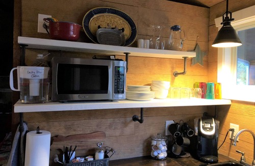 Dripping Springs Cabin | SWEET HILL COUNTRY CABIN in the PERFECT location; Sleeps 4-5