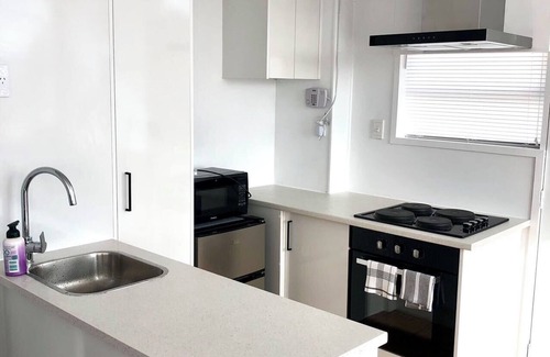Blockhouse Bay Apartment | Sweet Home at Blockhouse Bay