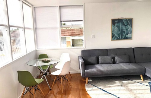 Blockhouse Bay Apartment | Sweet Home at Blockhouse Bay