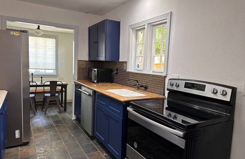 Alamo Heights House | Sweet Home in Vibrant Alamo City