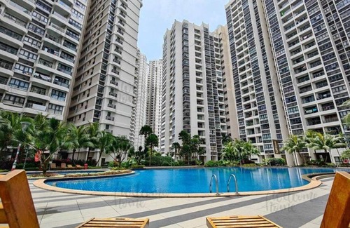 Central District Condo | Sweet Home Stay (29F, 3 bedroom, 3 bath room, Golf course view)