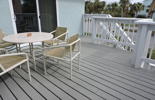 Indian Rocks Beach Condo | Sweet! Indian Rocks Beach Rental, 1/2 Duplex, B, Renovated, Short walk to Beach
