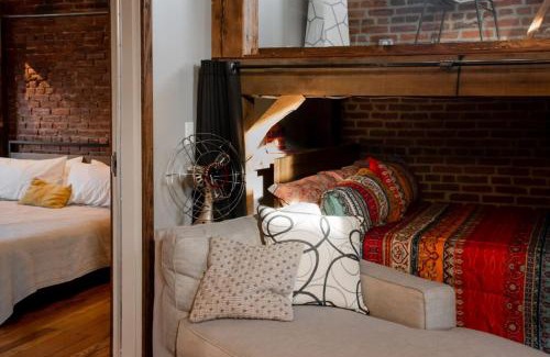 Lancaster Apartment | Sweet Lancaster Apt. A