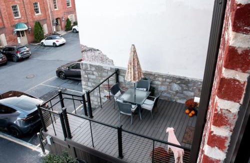 Lancaster Apartment | Sweet Lancaster Apt. A