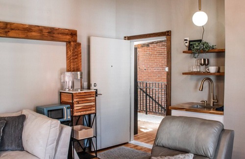 Lancaster Apartment | Sweet Lancaster Apt. B