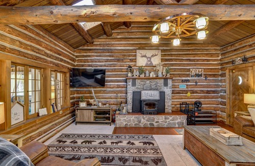 Nathrop Cabin | Sweet Log Cabin on the banks of Chalk Creek