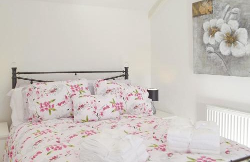Llanelli House | Sweet Pea Cottage